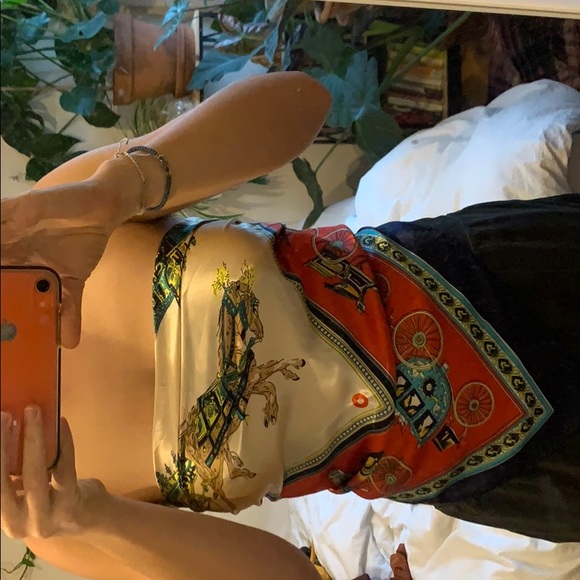 Silk... handkerchief? - Picture 1 of 2